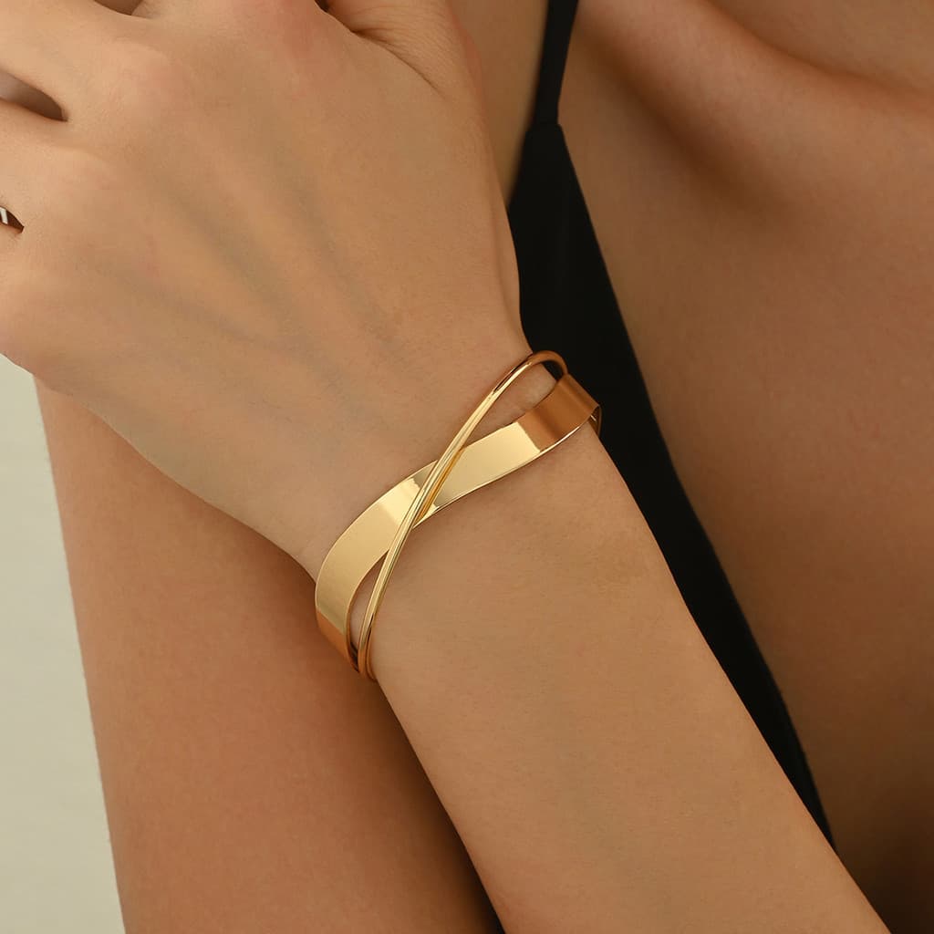 Pulseira de metal irregular lisa, design simples, pulseira de metal aberta para mulheres, joias de mão
