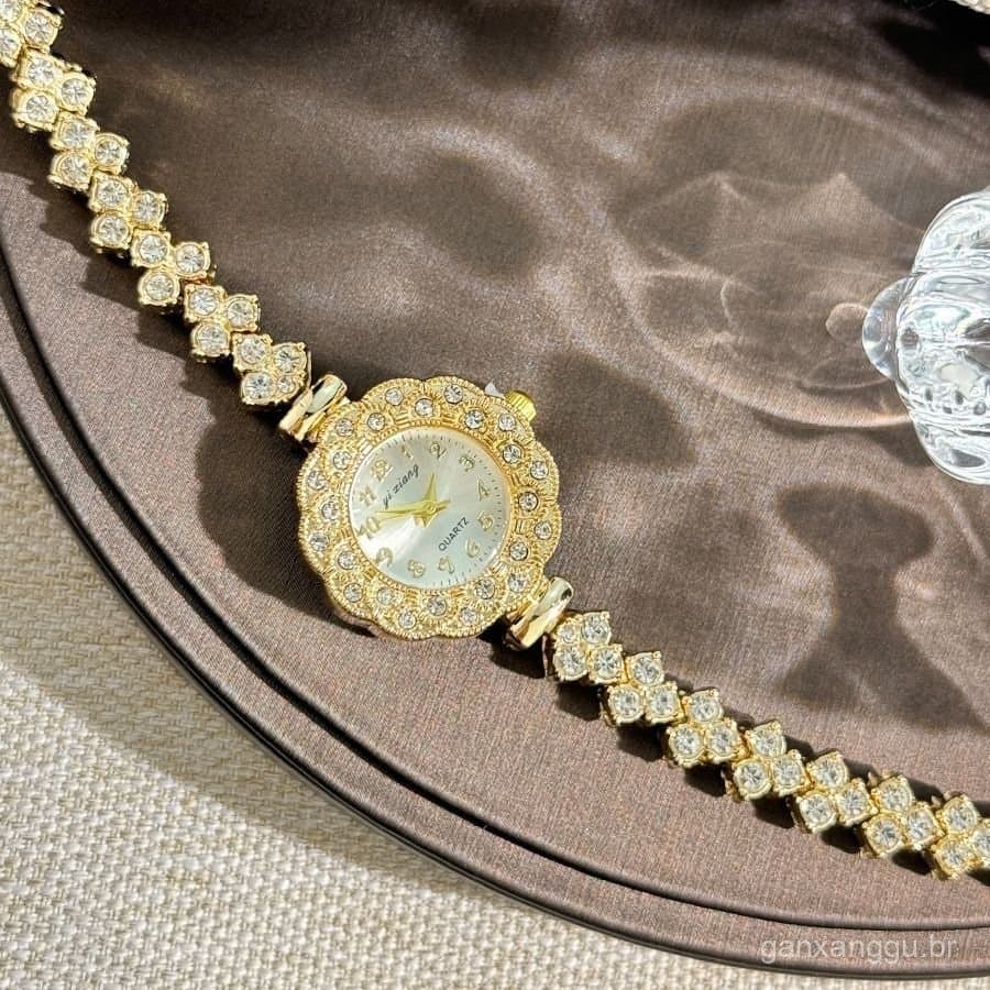 Relógio de quartzo feminino de luxo leve com strass floral, um sucesso de vendas, relógio de pulso com pulseira cravejad