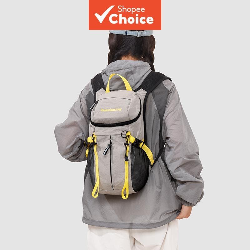 Mochila de Trilha de Nylon Leve Cinza-Amarelo com Blocos de Cor | Alças de Rede Respiráveis, Fechos Múltiplos, Zíper,