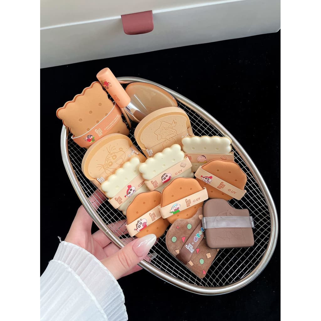 Guo Xiaoniu Novo Produto Crayon Shin-Chan Co-Branded Toast Biscuit Series Puff Bonito Molhado Seco Serviço de Maquiagem