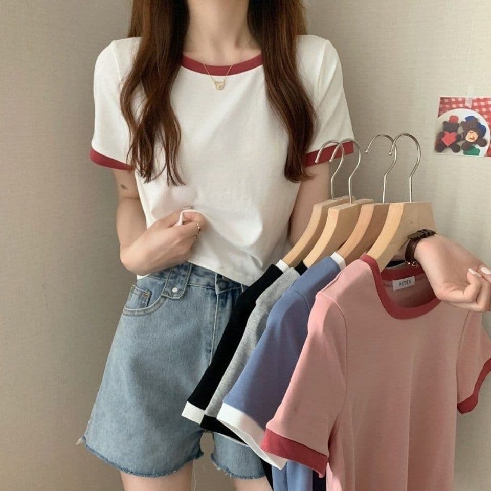 Camiseta feminina de manga curta com gola redonda em dois tons, nova camiseta básica de verão, top curto de corte justo