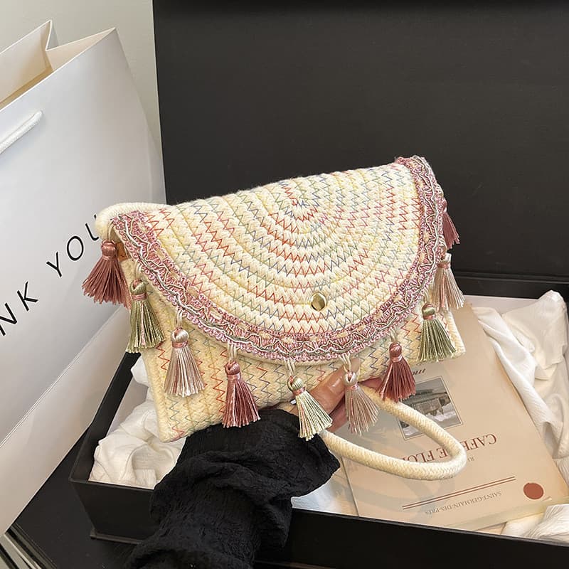 Novo estilo boêmio palha tecelagem verão tecido borla bolsa de ombro único Envelope saco Universal feminino novo