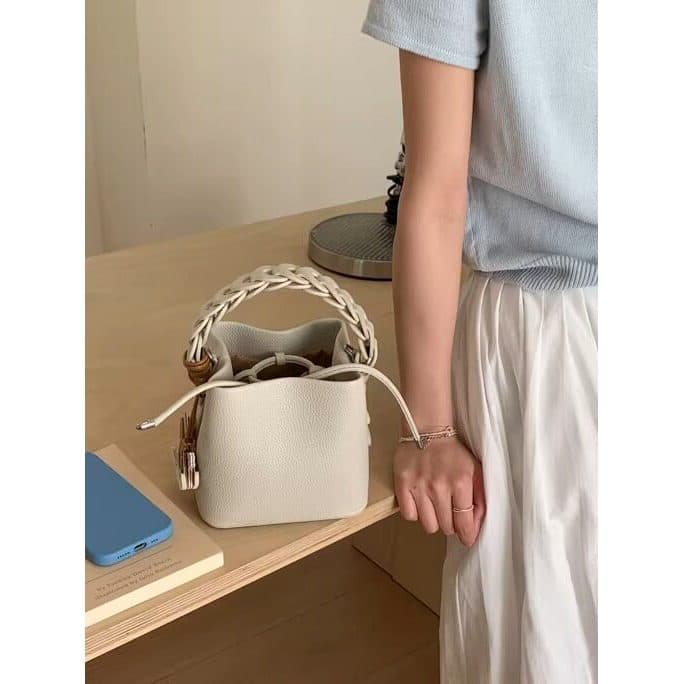 Bolsa bolsa feminina High-End nicho tecido torção portátil balde saco feminino 2026 primavera novo estilo All-Match Mini