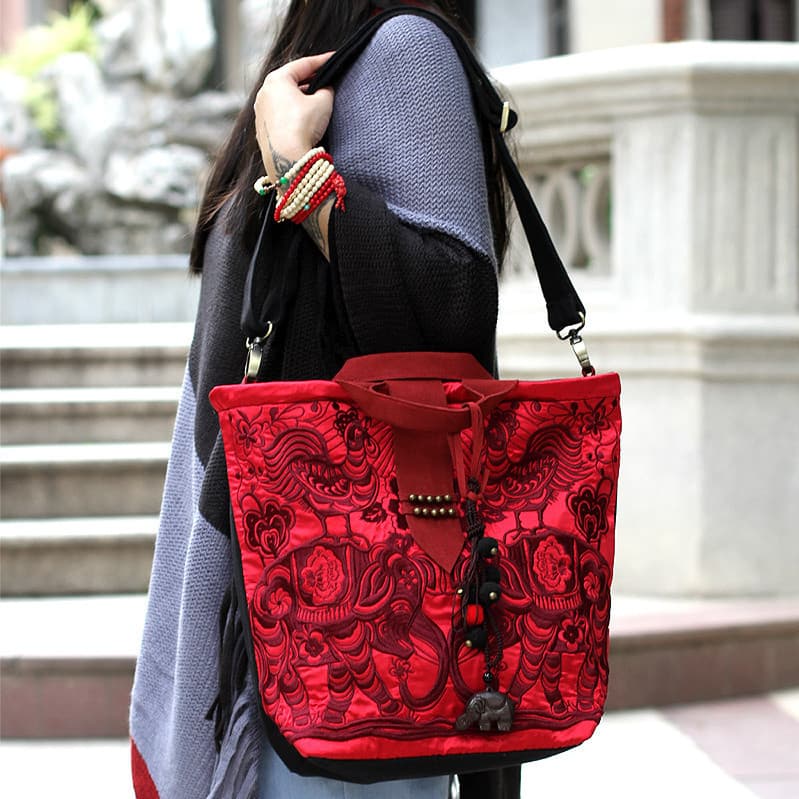Bolsa de ombro transversal de lona bordada em estilo étnico Mia, vermelha, festiva, estilo chinês retrô, para viagens.