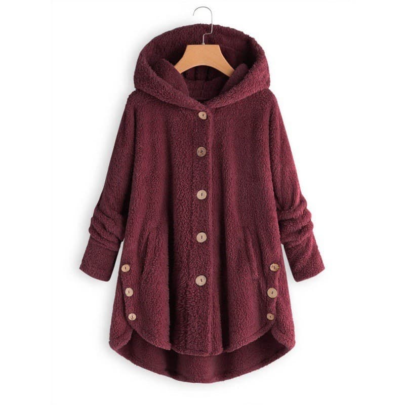 Casaco feminino fashion de cor lisa com forro de pelúcia e botões irregulares.