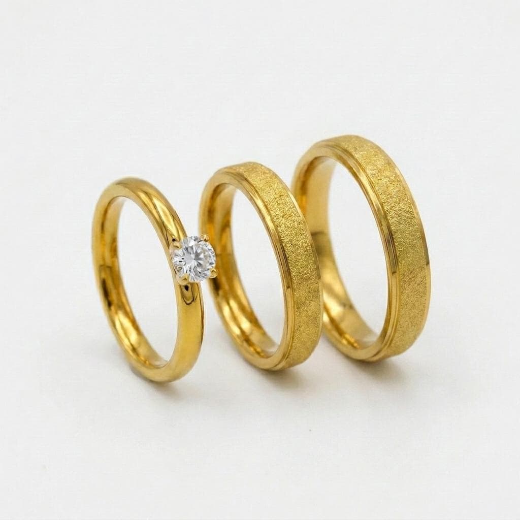 Conjunto Aliança De Noivado Casamento + Anel Solitário Luxo Aro 16 Ao 20 | Dourado Hipoalergênico Premium