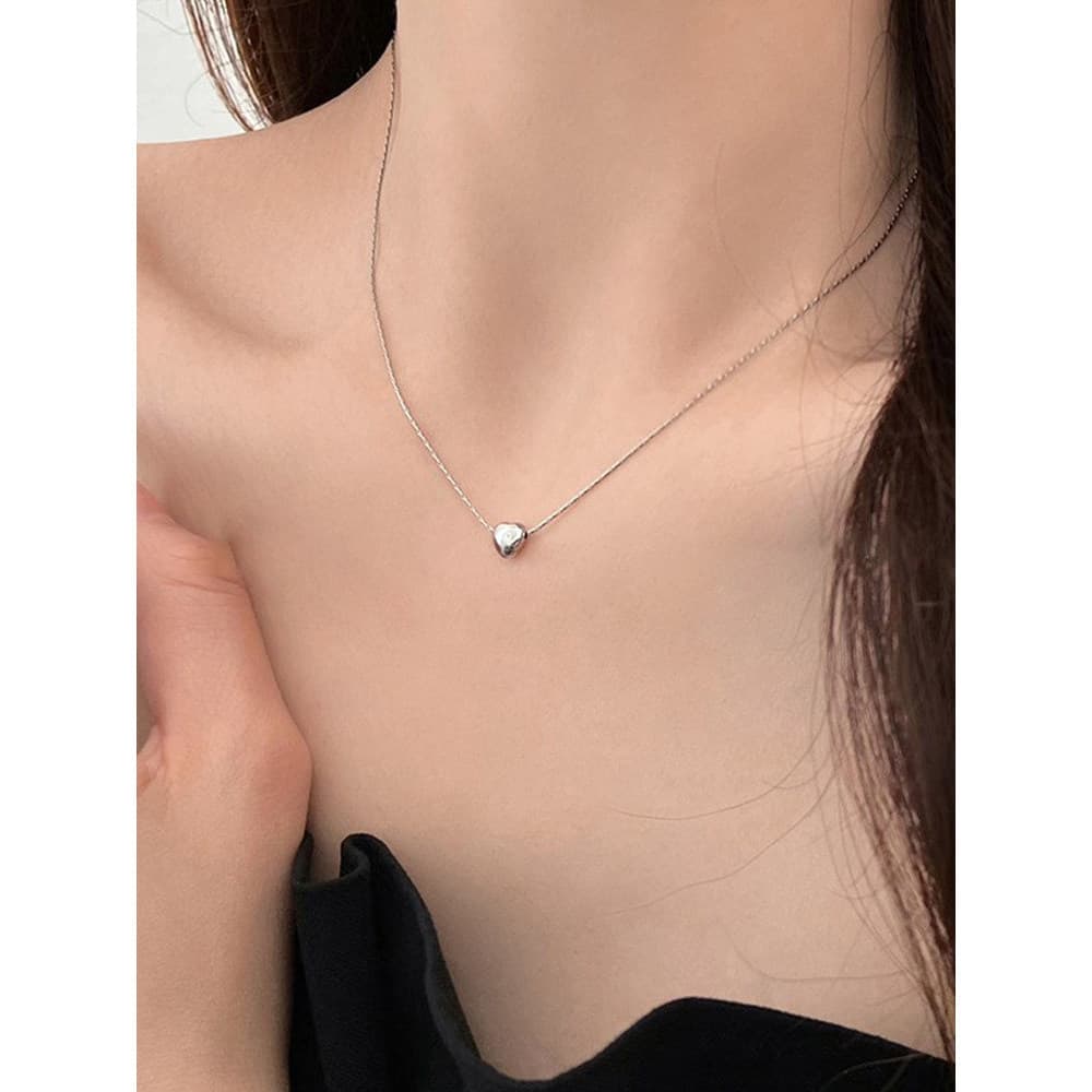 Corrente de clavícula de aço de titânio pequeno amor colar feminino Design de alta qualidade nicho luz colar de luxo ace