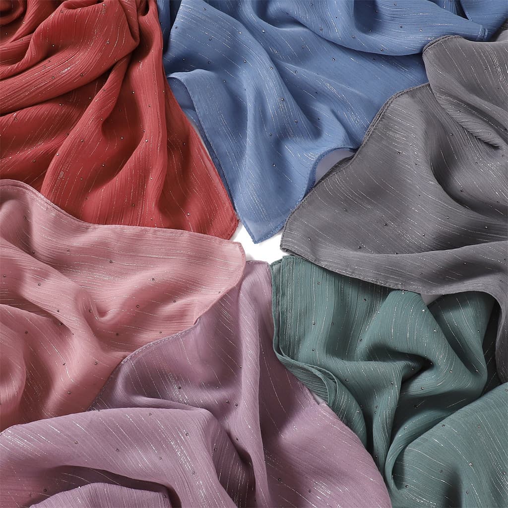[Estoque pronto] Novo estilo cor sólida prata seda quente diamante Chiffon cachecol respirável pressionado fino plissado