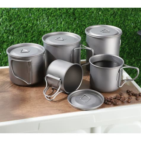 Copo de água dobrável de aço inoxidável para exterior com tampa