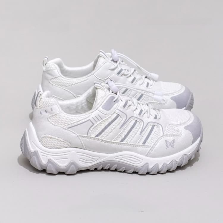 Tênis de caminhada baratos de novo estilo feminino, sapatos de caminhada de sola grossa com decoração de borboleta, sapa