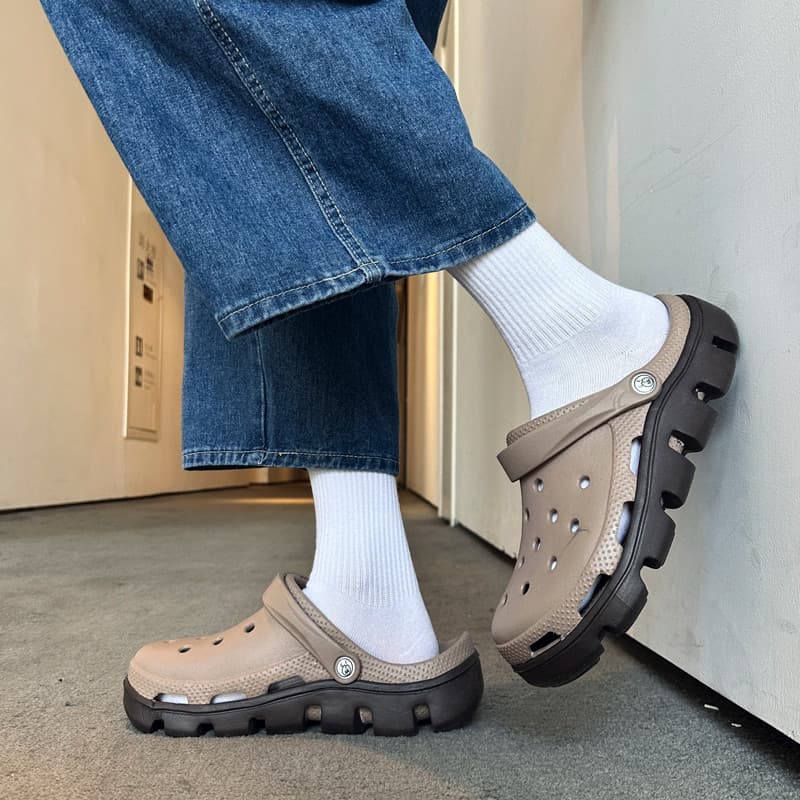 Hong Kong Estilo Buraco Sapatos Masculinos Desgaste Exterior Antiderrapante Casal Verão Toe-Coberto Sandálias Influencia