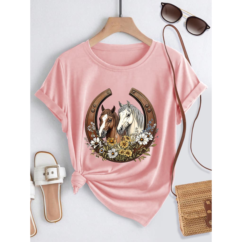 Camiseta Feminina Confortável com Estampa de Sela de Cavalo Delicada