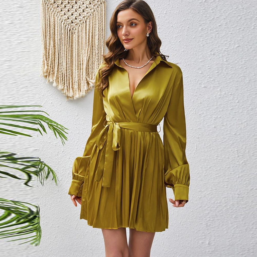 Vestido feminino casual plissado de manga comprida com gola polo e cintura alta para primavera e verão.