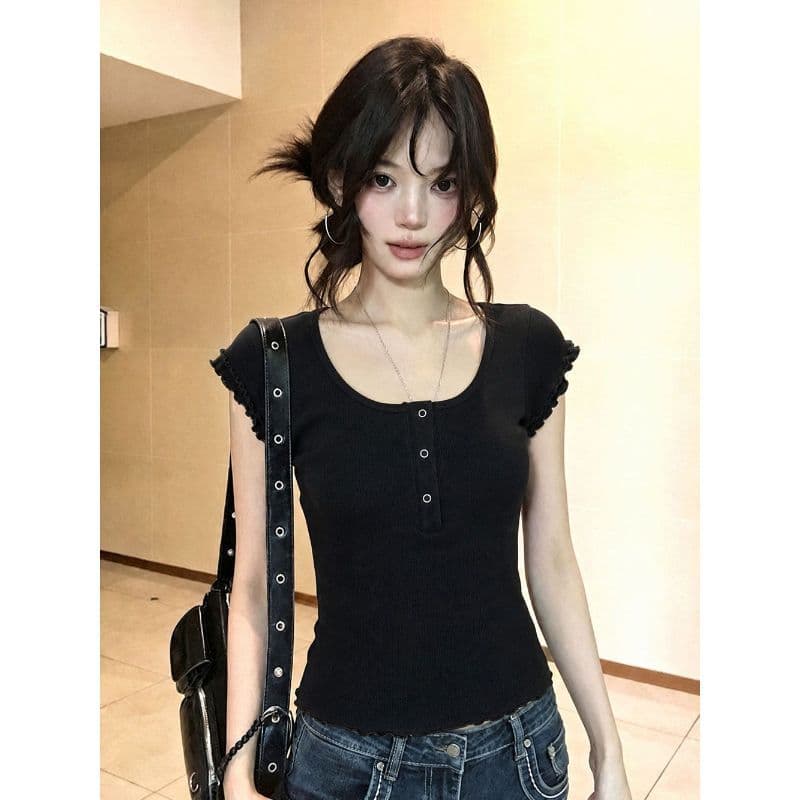 [Venda por tempo limitado] Estilo coreano Nicho Design Feel U-Neck Camiseta de manga curta Verão 2026 Novo estilo abotoa