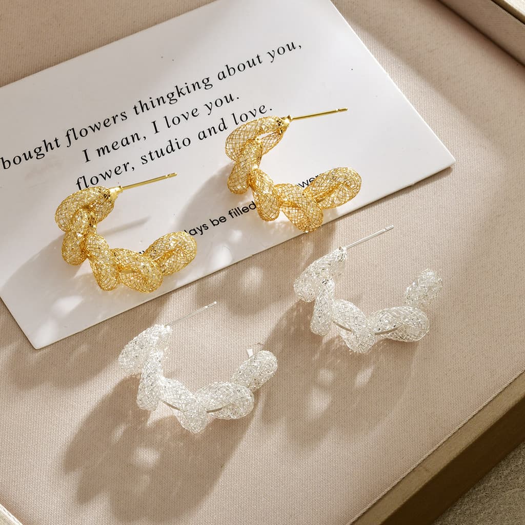 【45】Brincos de zircônia com fio de ouro tecido à mão