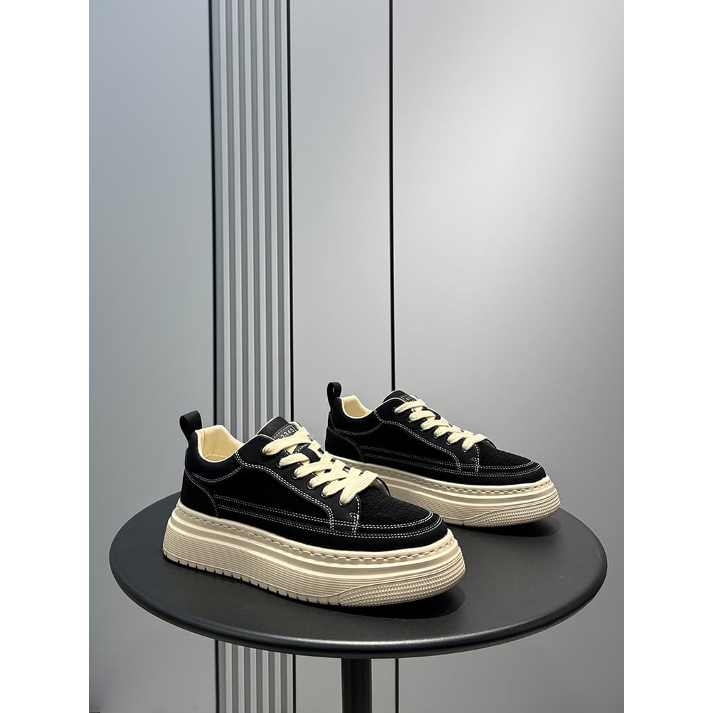 Tênis masculino estilo 2026 novo estilo respirável Casual All-Match sapatos da moda masculino de sola grossa altura inte