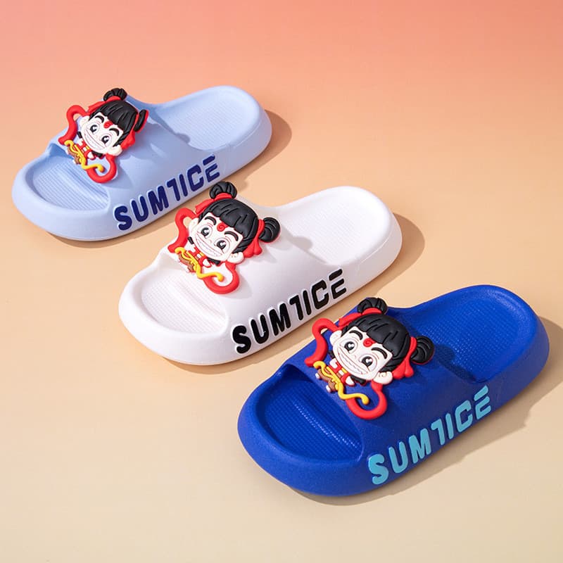 Crianças dos desenhos animados sapatos infantis verão novo estilo casa antiderrapante banheiro ao ar livre usar chinelos