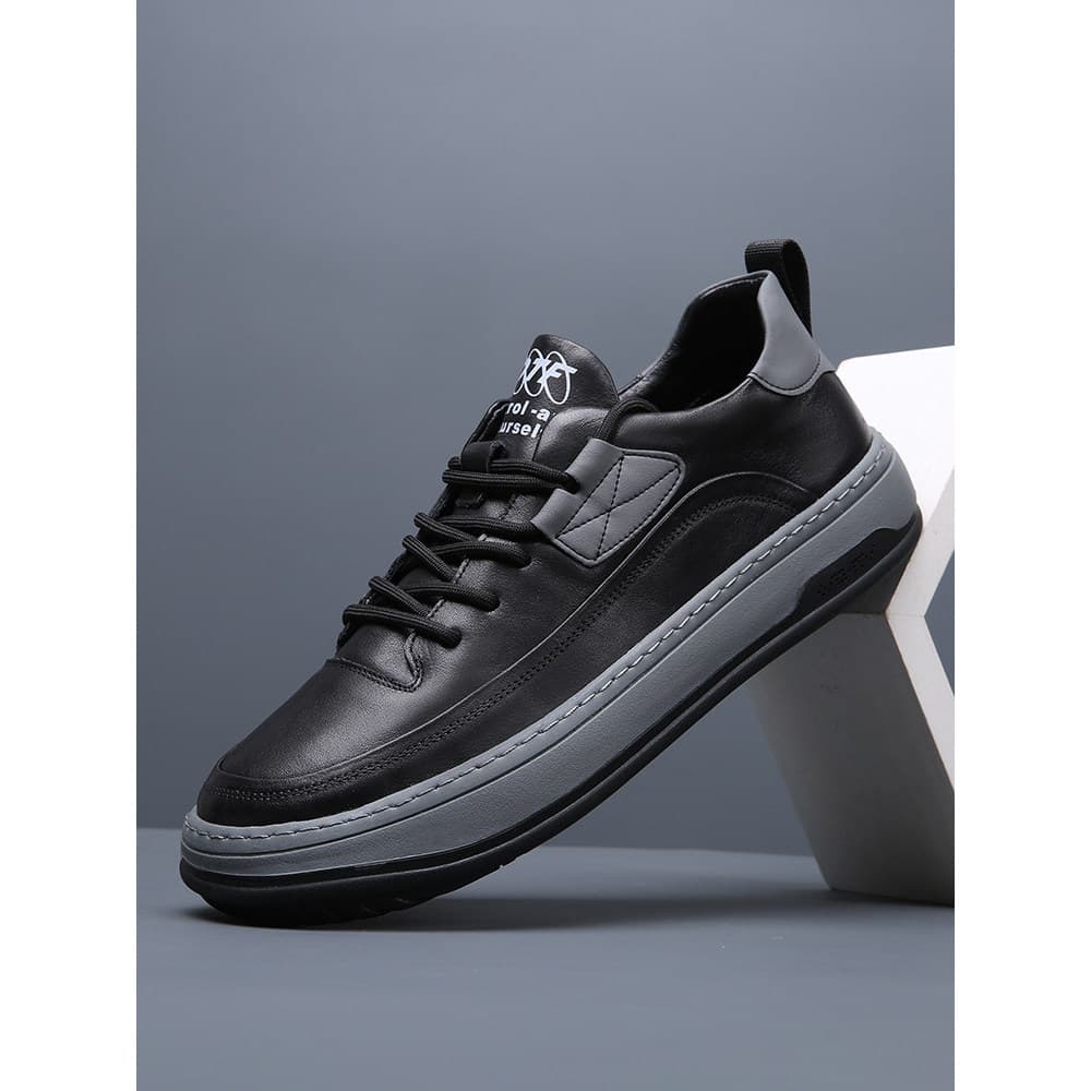 2026 primavera novo estilo sapatos de couro casuais tênis de couro genuíno masculino pé largo preto sola macia High-End