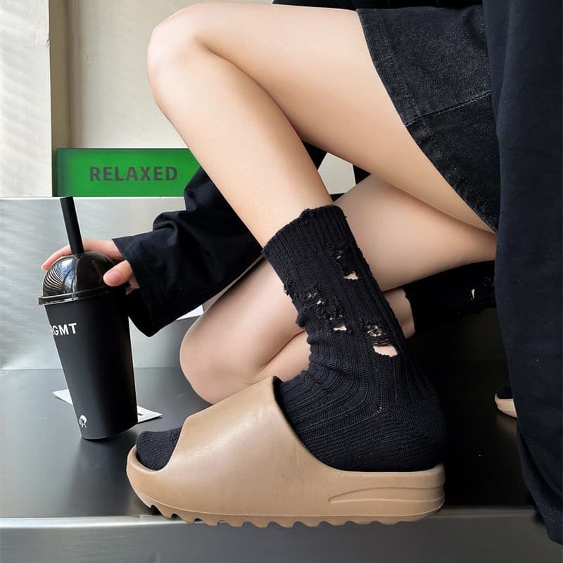 Outono inverno preto rasgado meias de algodão puro mendigo meias rasgadas buracos tubo médio meias influenciador pilha m