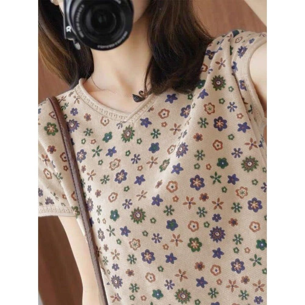 Manga curta Plus Size roupas femininas 2025 verão novo estilo na moda Retro Floral com decote em V camiseta feminina sol