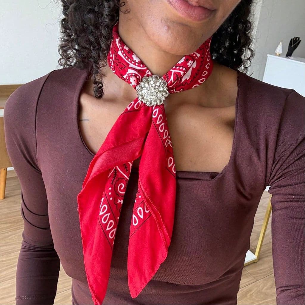 Passador de lenço flor zircônias country sertanejo broche feminino boiadeira Ana castela