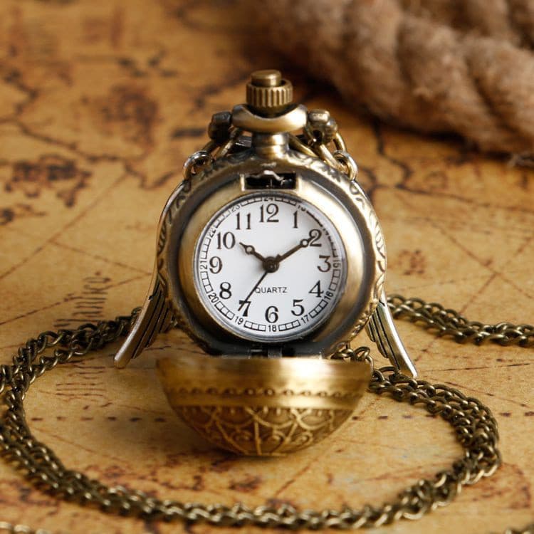 Relógio de Bolso com Asas de Bronze e Pendente de Bola