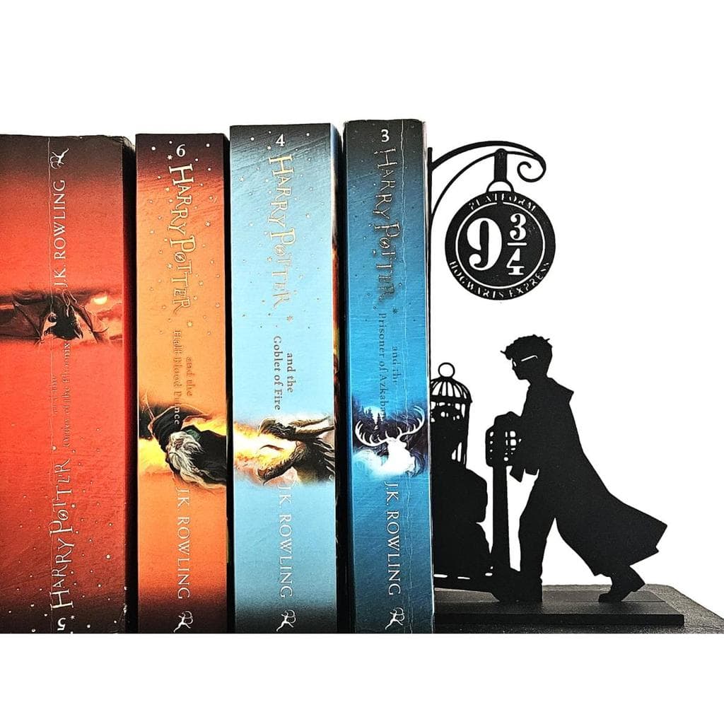 Aparador de livros inspirado na Plataforma 9 3/4 de Harry Potter