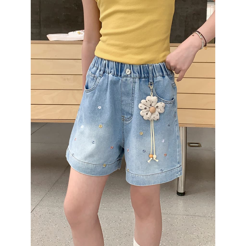 Meninas Denim Shorts verão estilo fino 2026 novo estilo moda exterior Wear grandes meninas frito rua solta calças de cin
