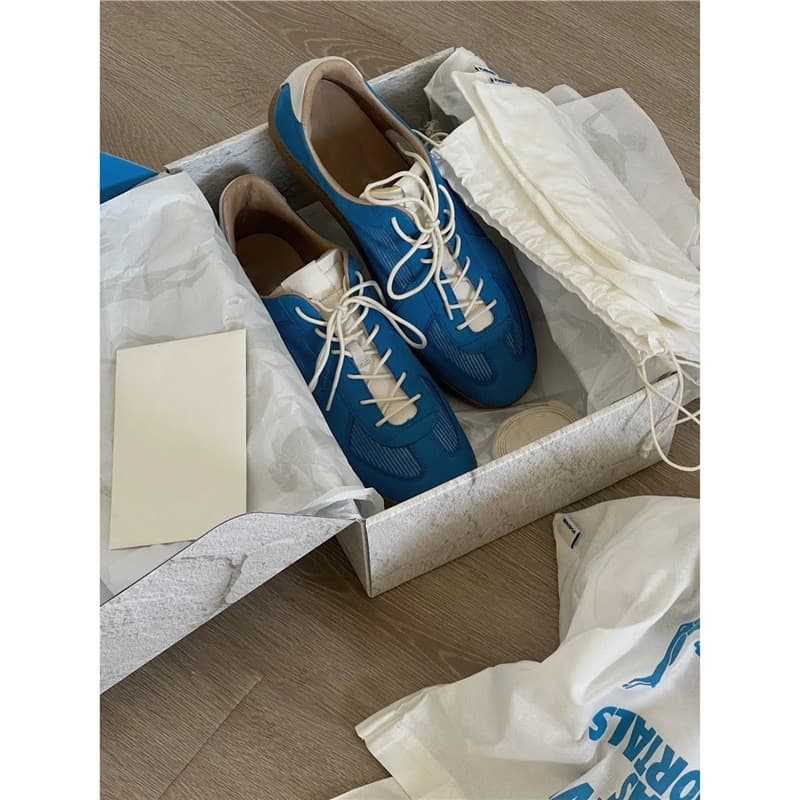 Versão de couro ~ esportes de sola grossa azul sapatos de treinamento alemão sapatos femininos Retro dedo do pé redondo