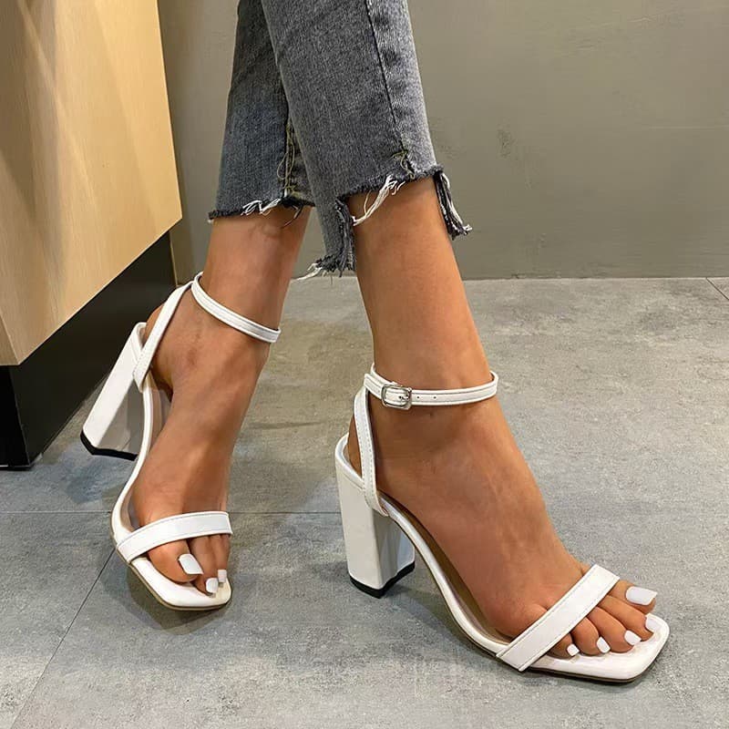 Nova coleção de moda de verão, sandálias elegantes de salto alto de 9 cm, com tiras largas e fivela, estilo europeu e am