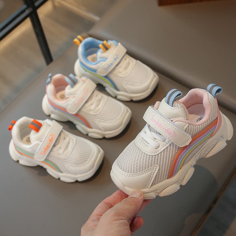 Malha respirável sola macia 2026 primavera verão novo estilo sapatos esportivos infantis meninos meninas All-Match sapat