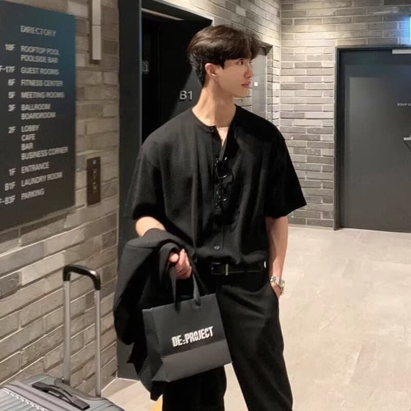Novo estilo de manga curta Design sentir cor sólida luz estilo maduro simples em torno do pescoço botão Cardigan de malh