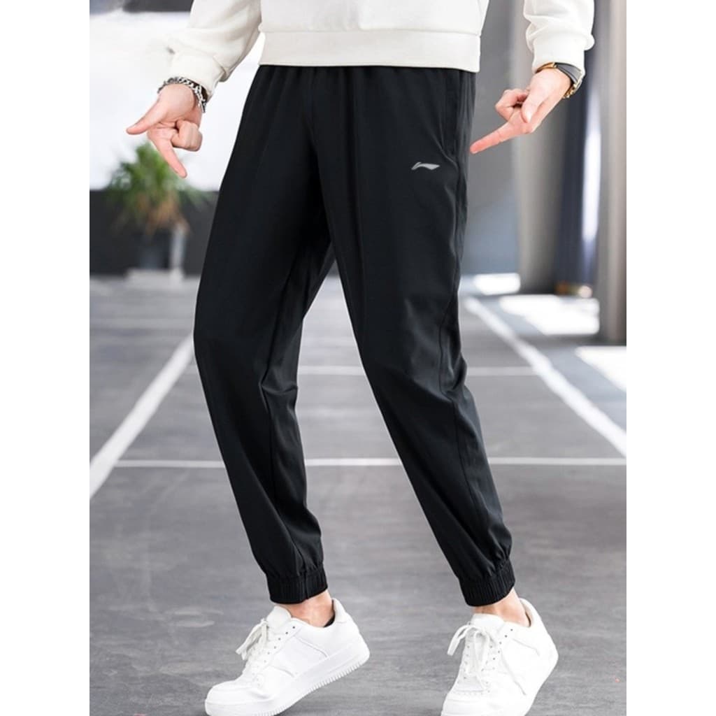 Li Ning calças esportivas masculinas verão fino respirável calças de moletom de secagem rápida calças com punho correndo
