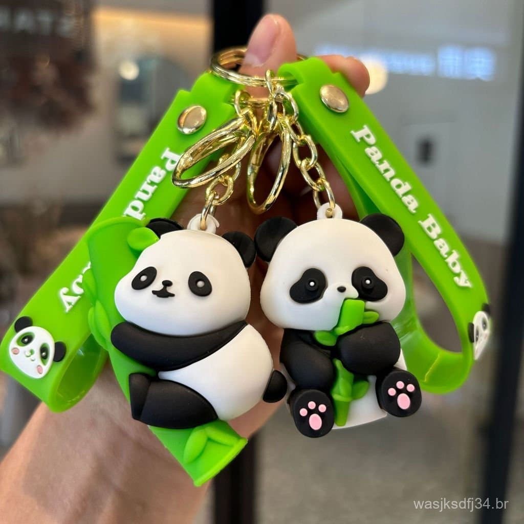 Panda de desenho animado segurando um chaveiro de bambu, pingente de bolsa de moedas de casal de pandas fofos, chaveiro