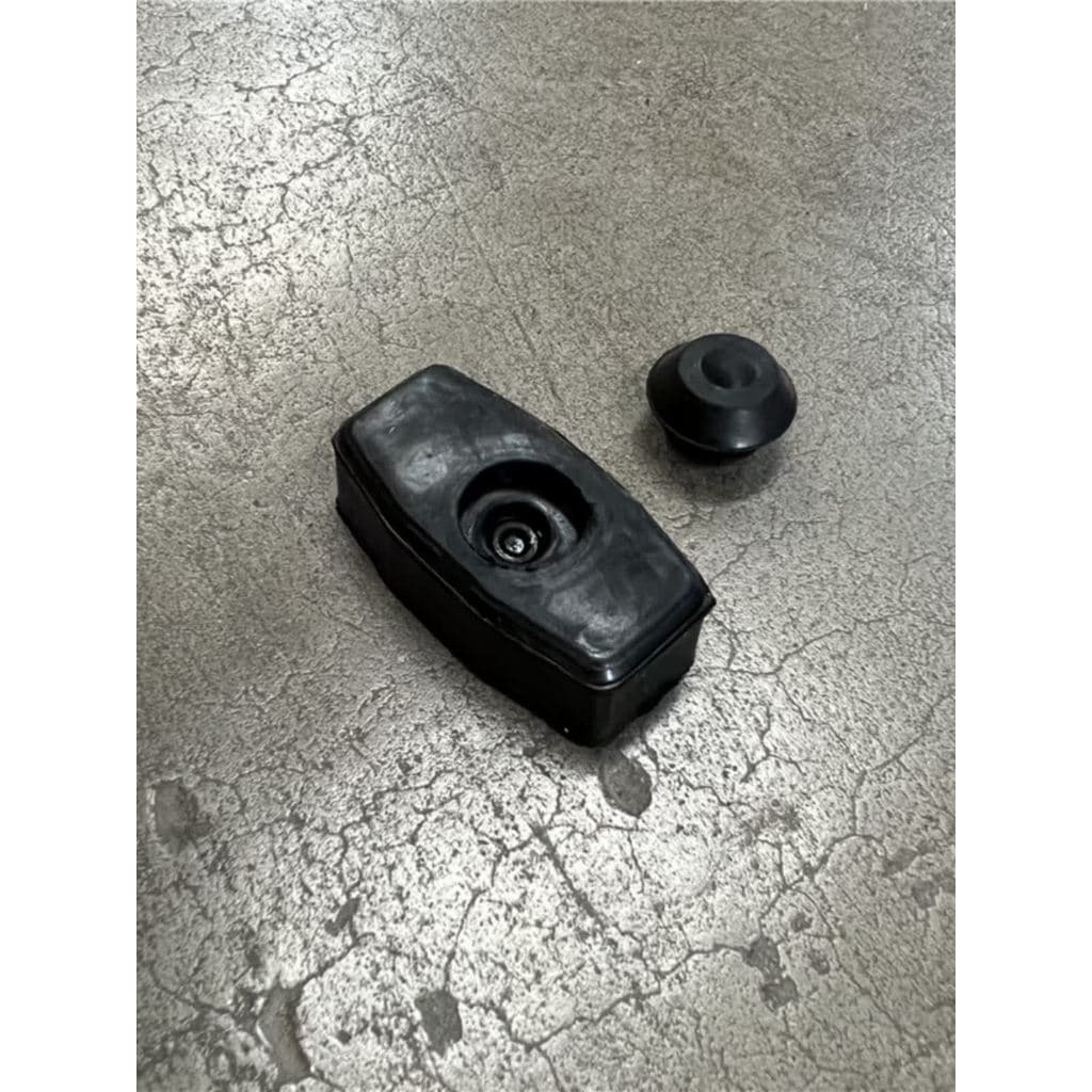 Adequado para China Chongqi Shande placa de proteção inferior da porta do caminhão amortecimento bloco de borracha almof