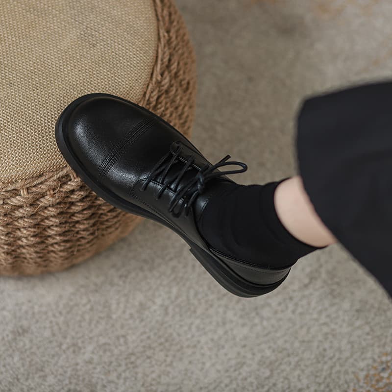 Mocassins de couro macio feminino 2026 primavera outono novo estilo preto All-Match único sapatos planos rendas estilo b