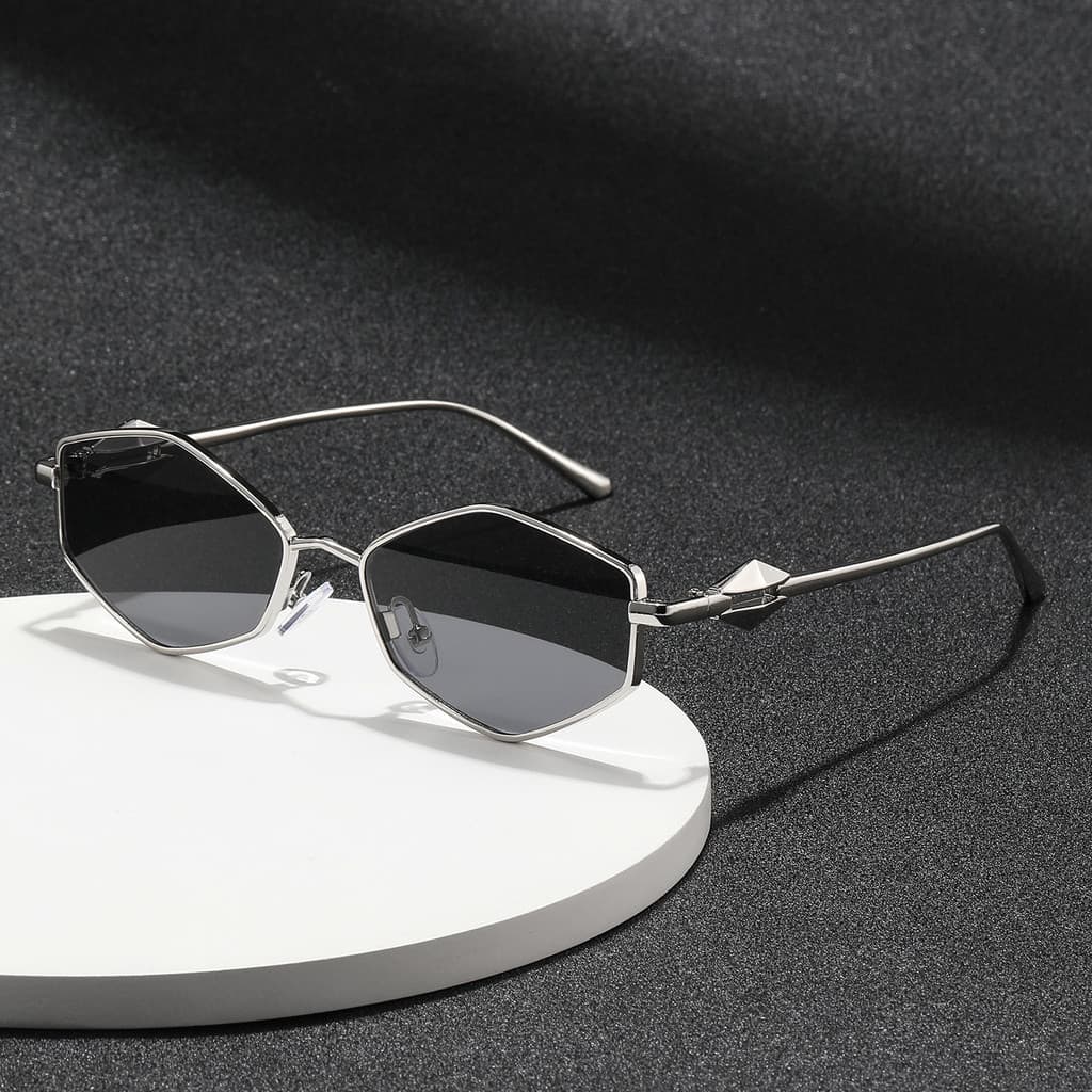 Óculos de sol de metal com formato irregular de diamante estilo fashion casual e versátil para mulheres