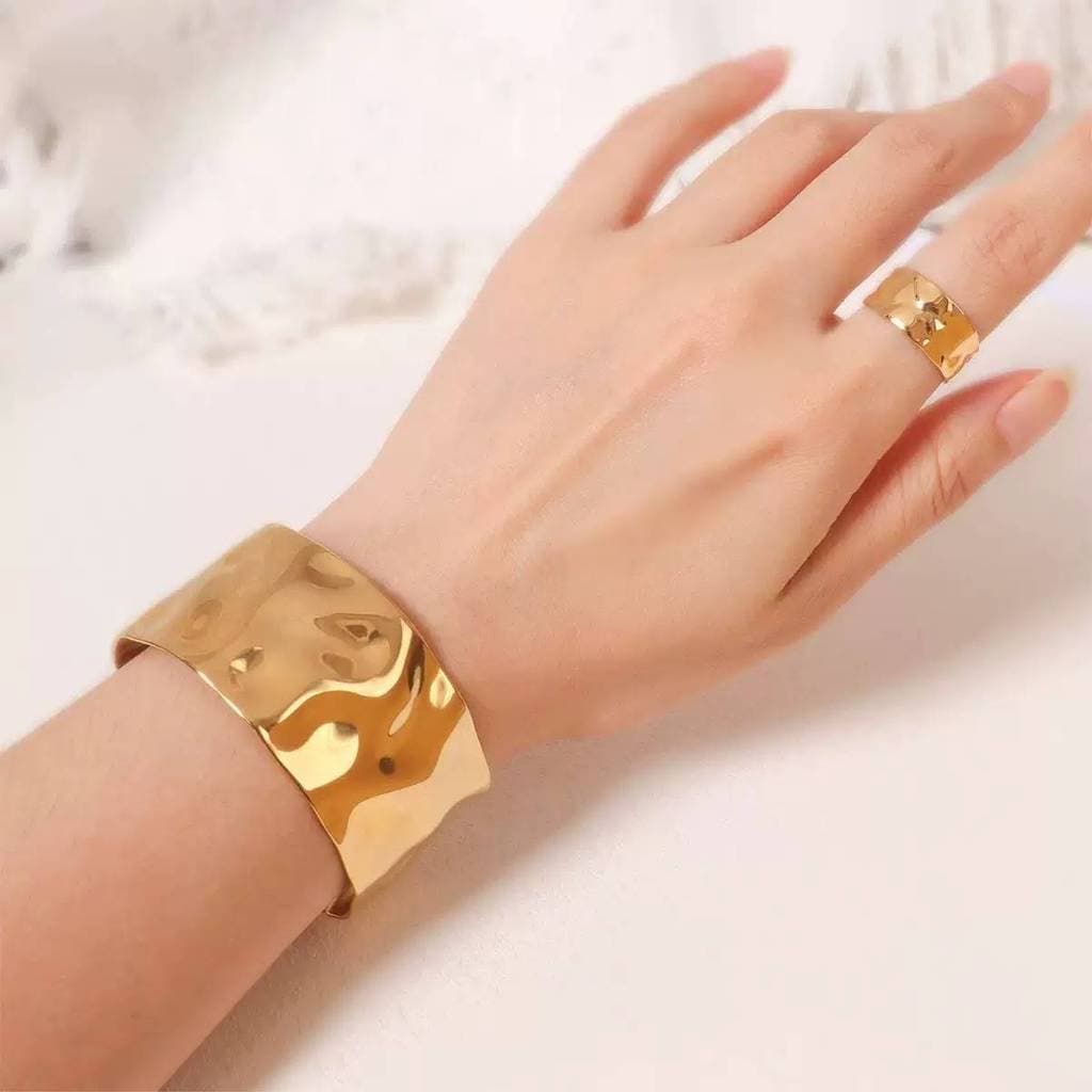 Conjunto Ajustável Pulseira Larga Textura Martelada + Anel Joias Minimalista Feminina Uso Diário Festa Presente
