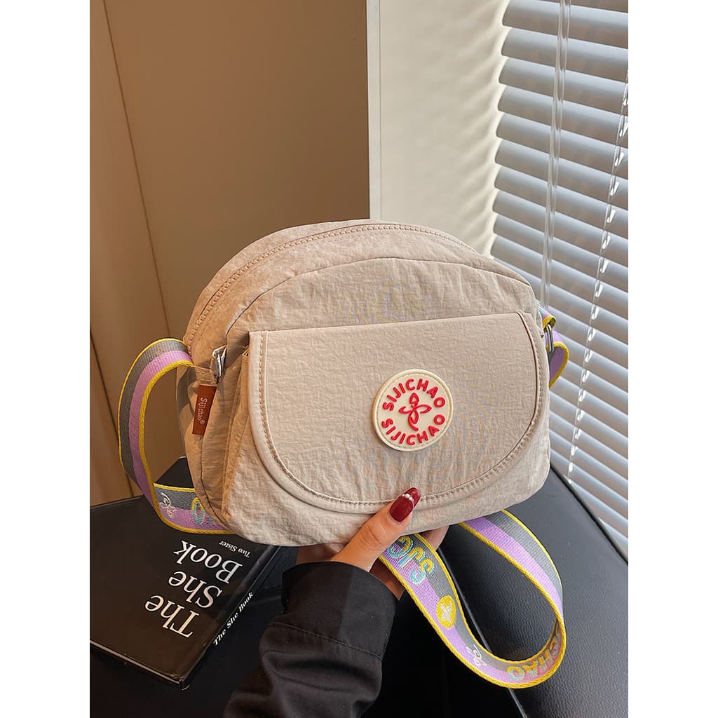 Versão coreana leve mensageiro Commuter Shell saco feminino 2025 novo estilo simples All-Match um ombro viagem pequena b