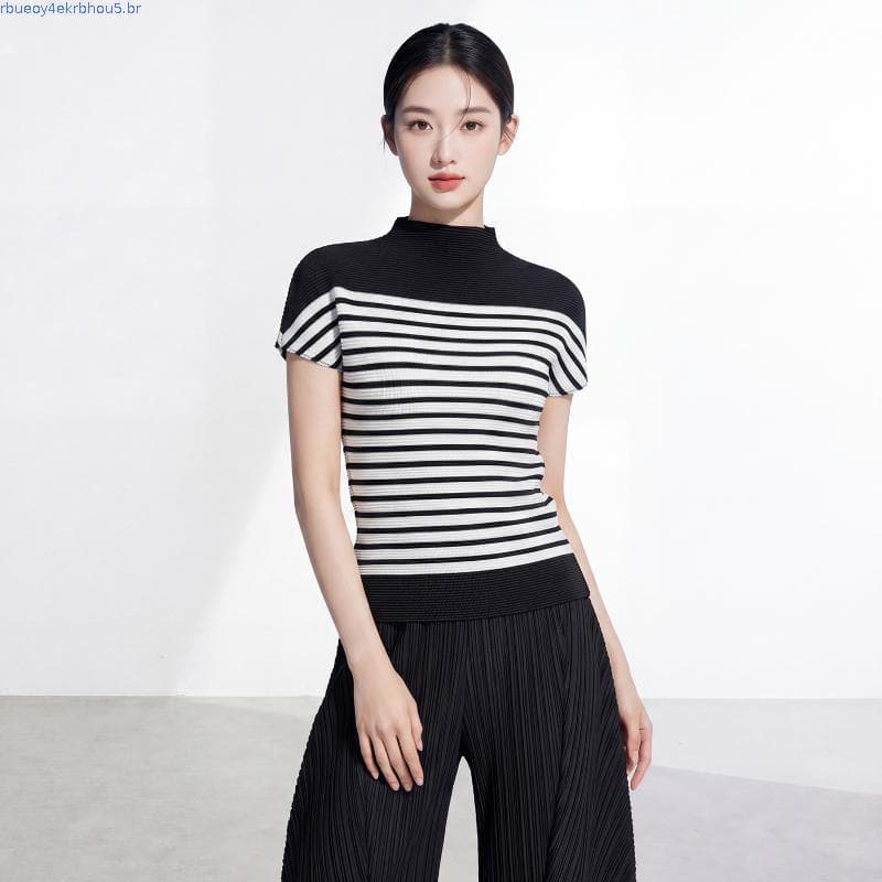 Miyake estilo preto branco listrado plissado manga curta cseta feminina gola meia alta magro ajuste estiramento cs