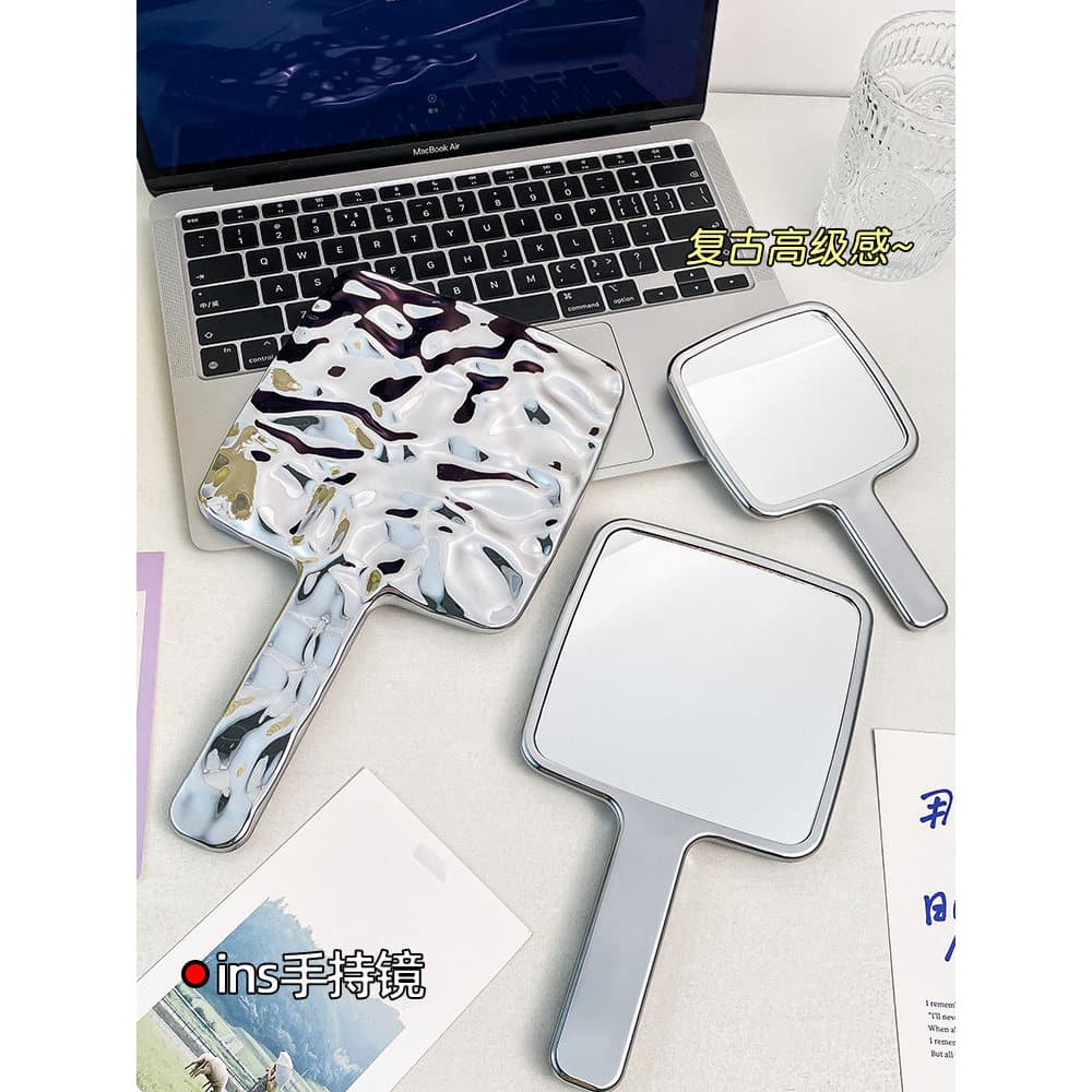 Ins estilo Retro Handheld espelho de maquiagem feminino portátil Carry-on pequeno espelho de maquiagem de mão lidar com
