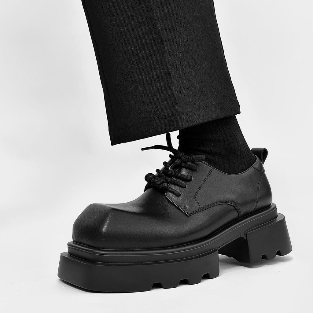 Sapatos de couro de dedo do pé quadrado masculino 2025 novo estilo High-End nicho Derby sapatos de sola grossa aumentada