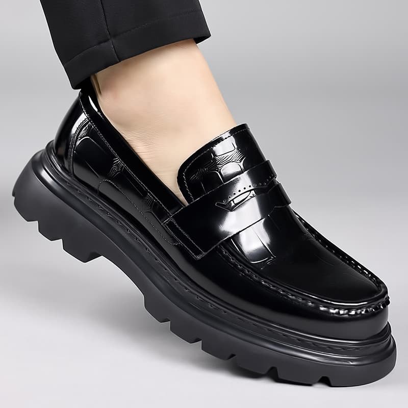 Ervilhas sapatos masculinos estilo 2025 novo estilo de couro genuíno deslizamento-em mocassins de sola grossa aumentando