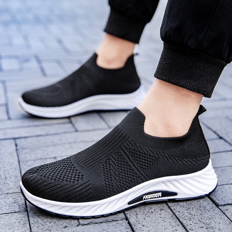 Novo modelo de tênis esportivos 2026 com cabedal em malha respirável, sola leve e casual, tênis masculinos slip-on em ma