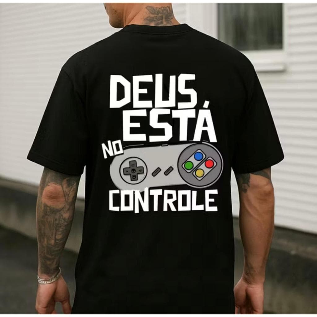 Camisa unissex Deus Esta No Controle Camiseta Estampada Alta Qualidade