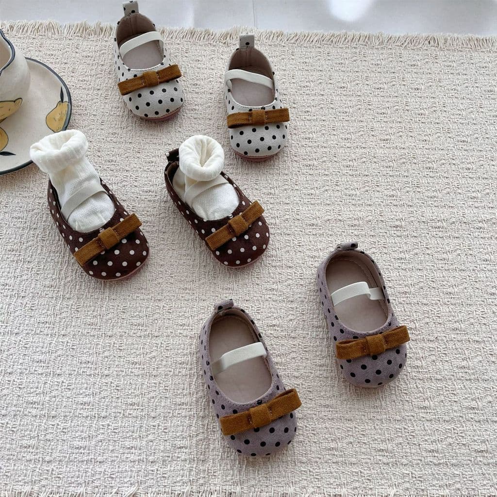 Feminino bebê outono novo estilo sapatos frontais sola macia antiderrapante bebê princesa arco elástico anti-queda sapat