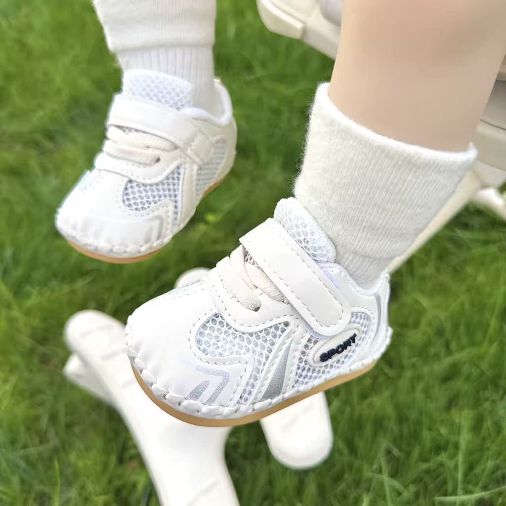 Verão respirável bebê sapatos de sola macia novo estilo masculino feminino bebê respirável malha sapatos 0-1 anos de ida