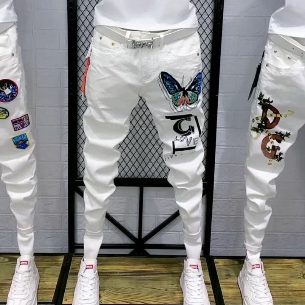 Jeans brancos masculinos 2026 verão novo estilo Street Wear Casual tornozelo comprimento pés pequenos bordado fino