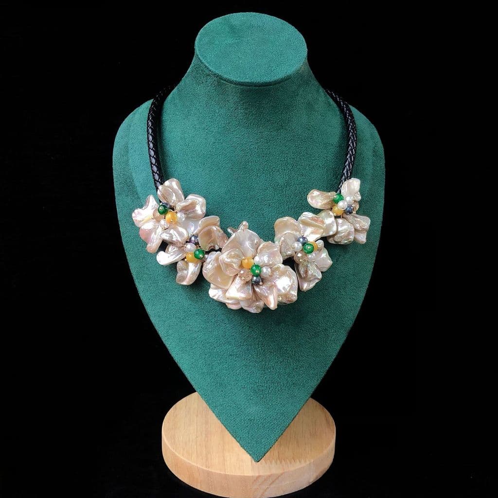Colar de flor de concha preta trançada com corda à mão, colar exclusivo da moda, corrente de clavícula, atacado