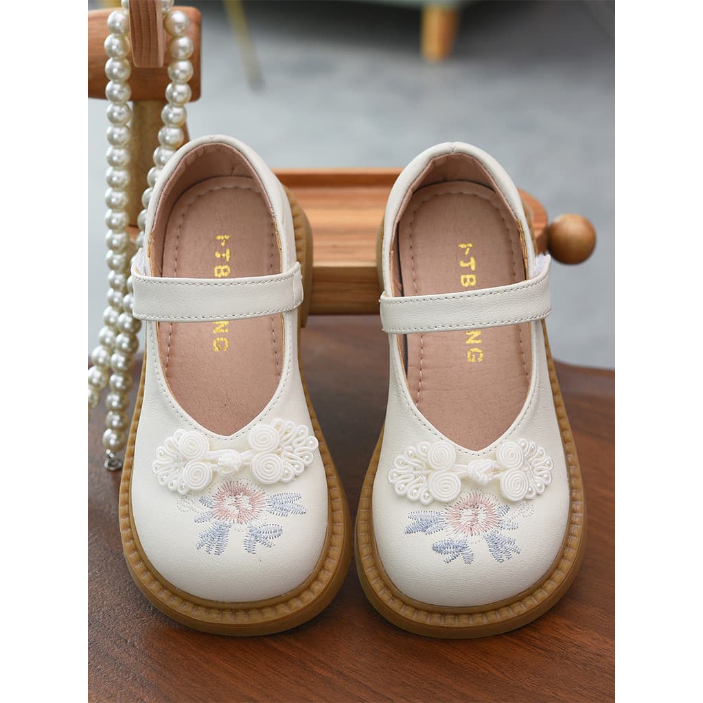 Meninas pequenos sapatos de couro estilo chinês sapatos de princesa 2026 primavera novo estilo infantis sapatos